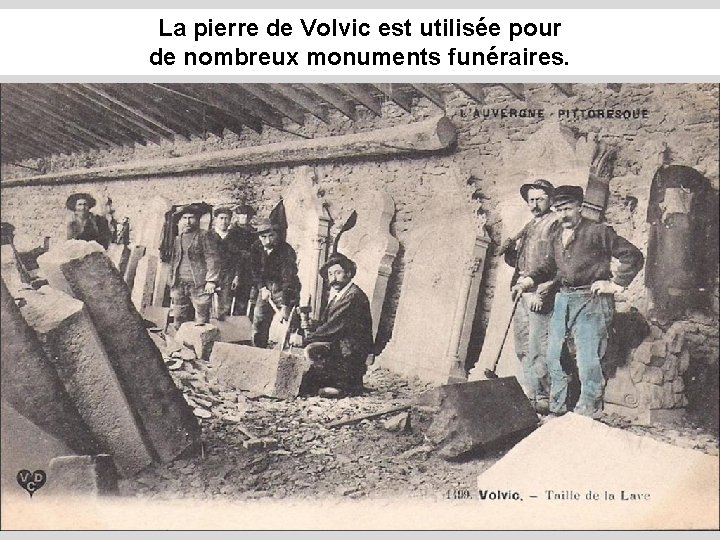 La pierre de Volvic est utilisée pour de nombreux monuments funéraires. 