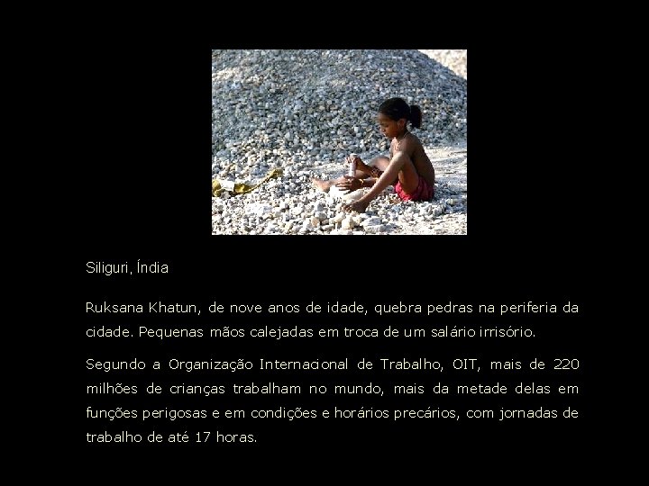 Siliguri, Índia Ruksana Khatun, de nove anos de idade, quebra pedras na periferia da