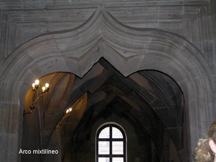 Arcos de varios centros: De dos centros es el apuntado. De tres el carpanel,