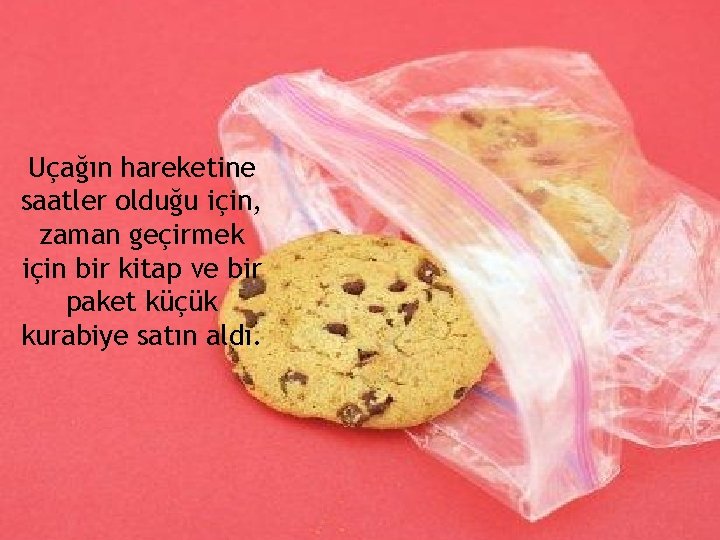 Uçağın hareketine saatler olduğu için, zaman geçirmek için bir kitap ve bir paket küçük