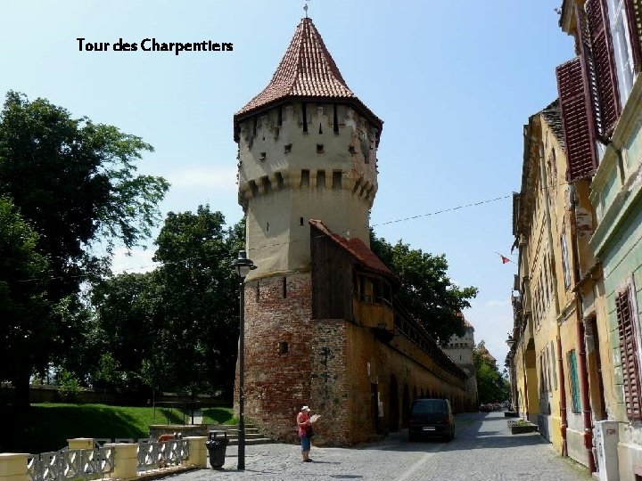 Tour des Charpentiers est un édifice construit autour du 15ème siècle, ayant le rôle