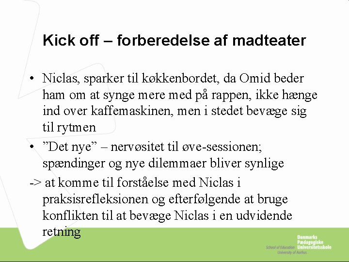 Kick off – forberedelse af madteater • Niclas, sparker til køkkenbordet, da Omid beder