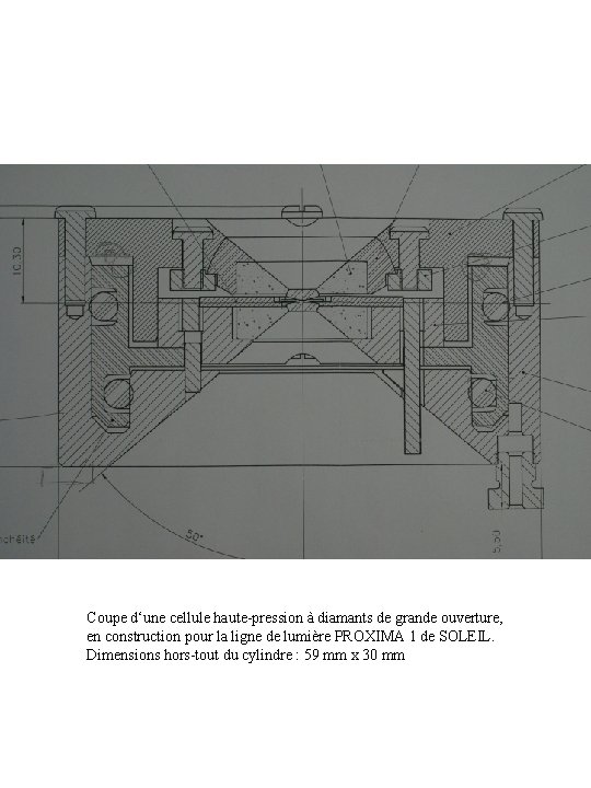 Coupe d‘une cellule haute-pression à diamants de grande ouverture, en construction pour la ligne