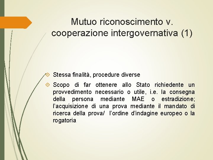 Mutuo riconoscimento v. cooperazione intergovernativa (1) Stessa finalità, procedure diverse Scopo di far ottenere