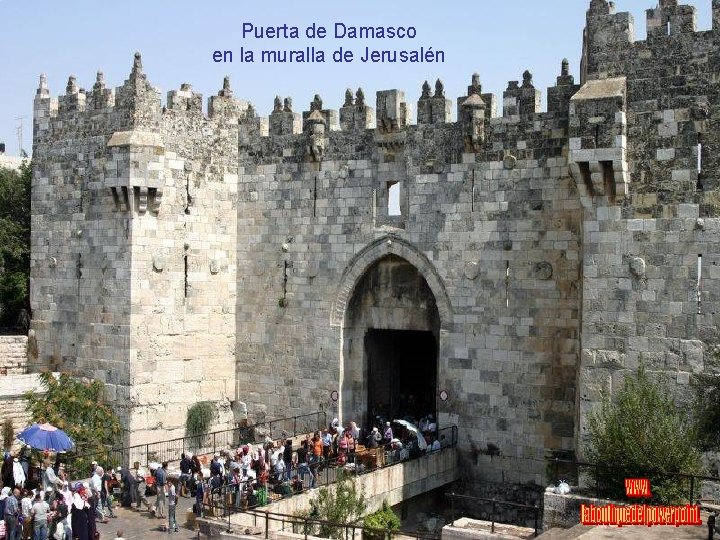 Puerta de Damasco en la muralla de Jerusalén 