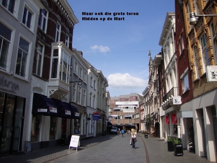 Maar ook die grote toren Midden op de Mart 