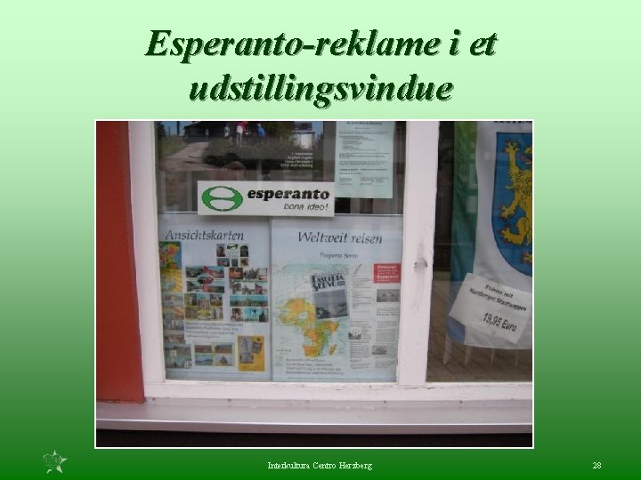 Esperanto-reklame i et udstillingsvindue Interkultura Centro Herzberg 28 