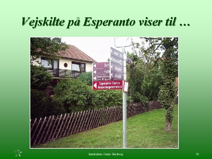 Vejskilte på Esperanto viser til … Interkultura Centro Herzberg 38 