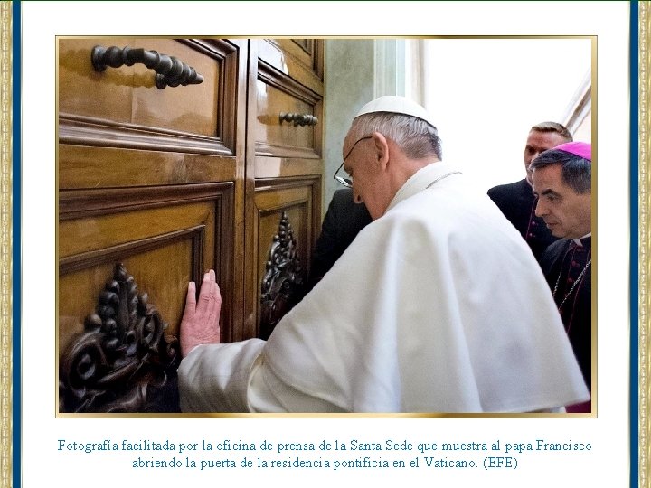 Fotografía facilitada por la oficina de prensa de la Santa Sede que muestra al