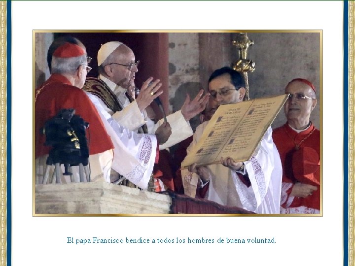 El papa Francisco bendice a todos los hombres de buena voluntad. 