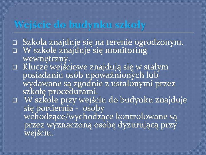 Wejście do budynku szkoły q q Szkoła znajduje się na terenie ogrodzonym. W szkole