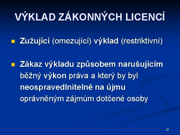 VÝKLAD ZÁKONNÝCH LICENCÍ n Zužující (omezující) výklad (restriktivní) n Zákaz výkladu způsobem narušujícím běžný