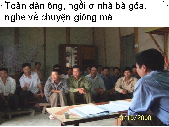 Toàn đàn ông, ngồi ở nhà bà góa, nghe về chuyện giống má 