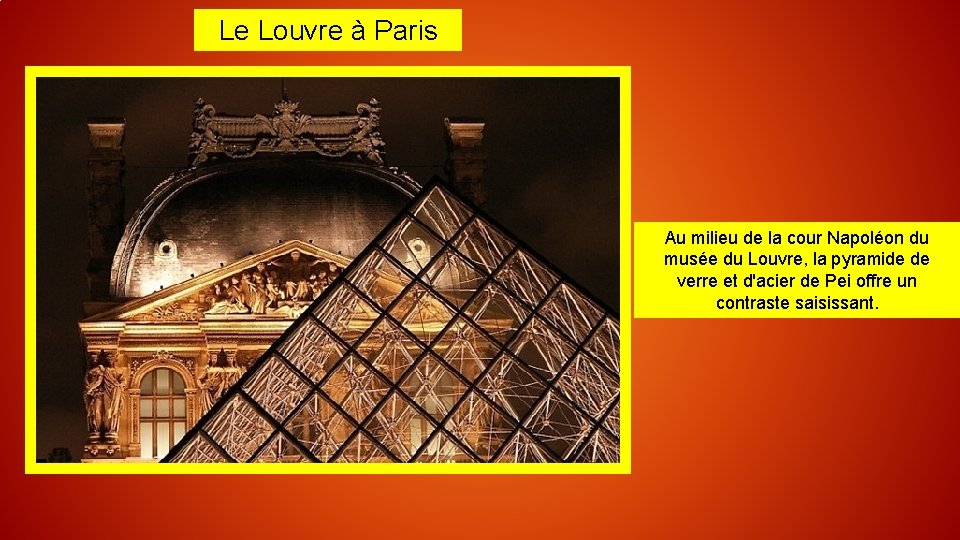 Le Louvre à Paris Au milieu de la cour Napoléon du musée du Louvre,