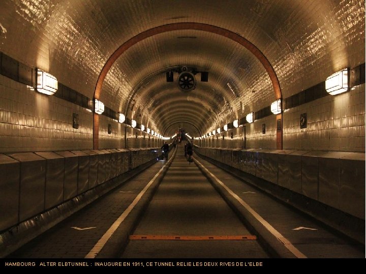 HAMBOURG ALTER ELBTUNNEL : INAUGURE EN 1911, CE TUNNEL RELIE LES DEUX RIVES DE