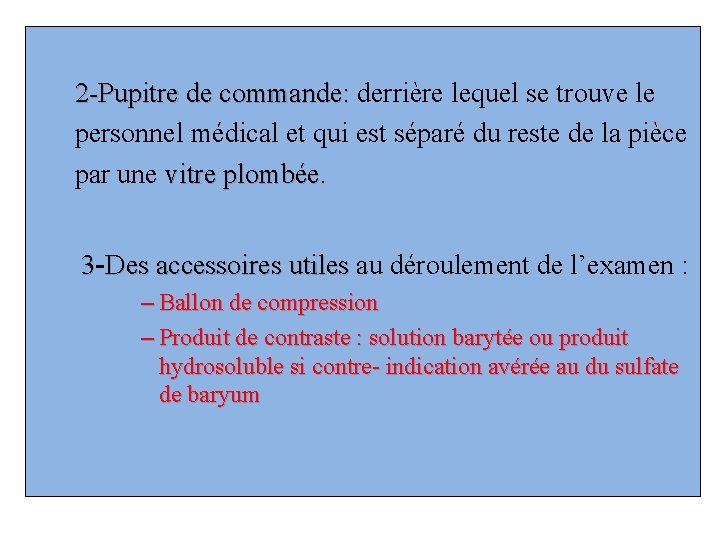 2 -Pupitre de commande: derrière lequel se trouve le personnel médical et qui est