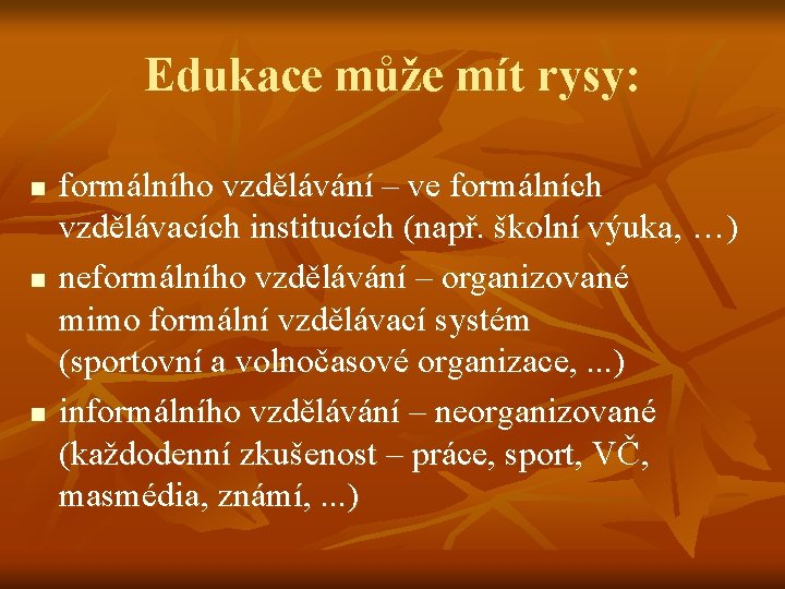 Edukace může mít rysy: n n n formálního vzdělávání – ve formálních vzdělávacích institucích