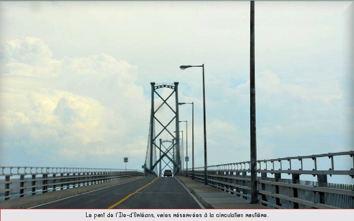 Le pont de l’Ile-d’Orléans, voies réservées à la circulation routière. 