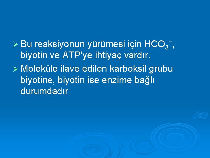 Ø Bu reaksiyonun yürümesi için HCO 3−, biyotin ve ATP’ye ihtiyaç vardır. Ø Moleküle