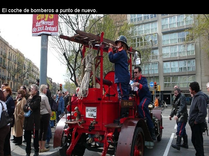 El coche de bomberos a punto de nuevo. 