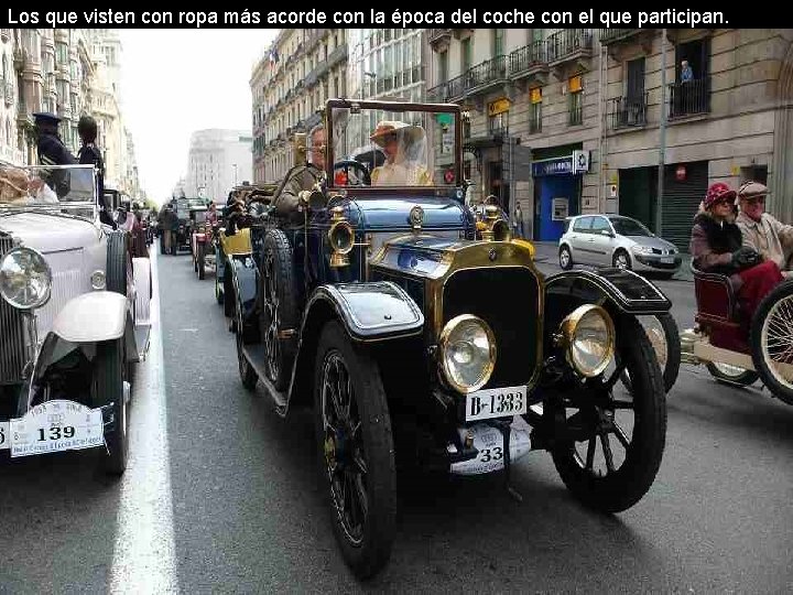 Los que visten con ropa más acorde con la época del coche con el