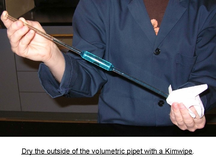 Dry the outside of the volumetric pipet with a Kimwipe. 