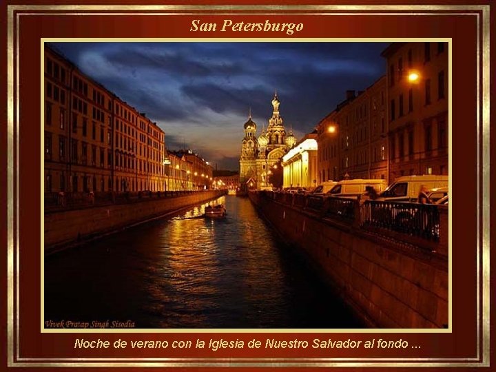San Petersburgo Noche de verano con la Iglesia de Nuestro Salvador al fondo. .