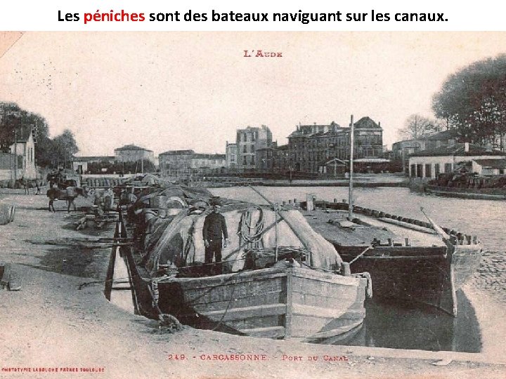 Les péniches sont des bateaux naviguant sur les canaux. 