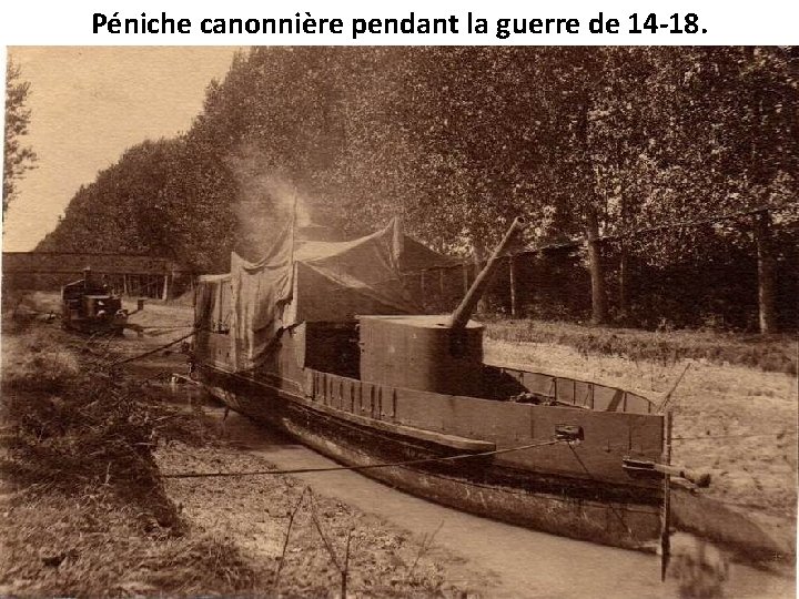 Péniche canonnière pendant la guerre de 14 -18. 