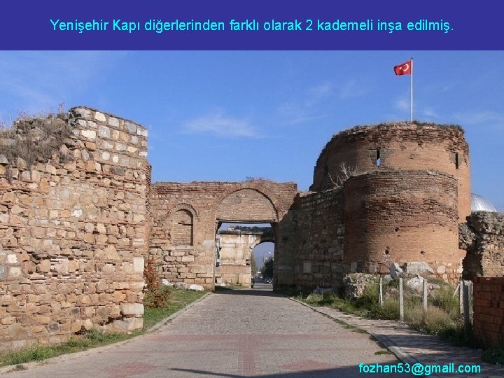 Yenişehir Kapı diğerlerinden farklı olarak 2 kademeli inşa edilmiş. fozhan 53@gmail. com 