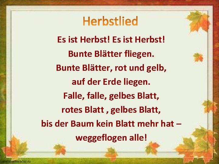 Es ist Herbst! Bunte Blätter fliegen. Bunte Blätter, rot und gelb, auf der Erde