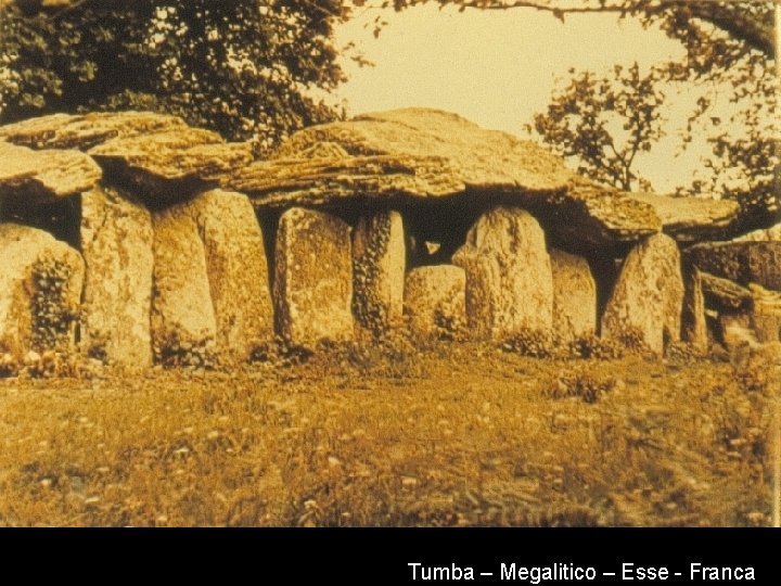 Tumba – Megalitico – Esse - Franca 