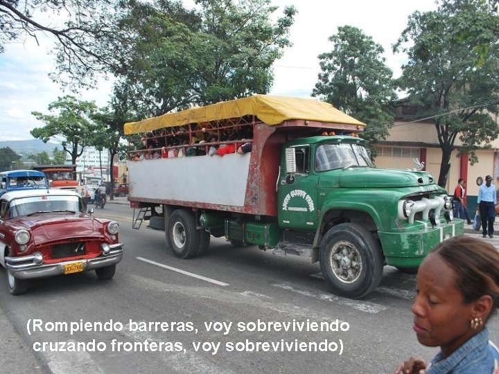 (Rompiendo barreras, voy sobreviviendo cruzando fronteras, voy sobreviviendo) 