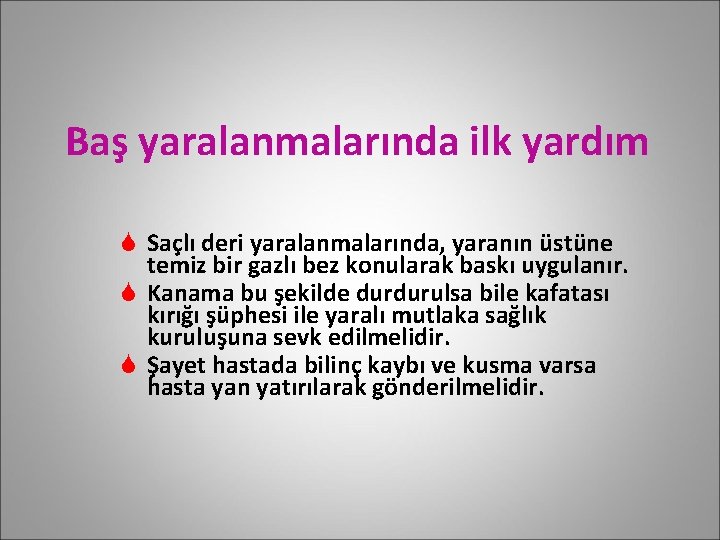 Baş yaralanmalarında ilk yardım Saçlı deri yaralanmalarında, yaranın üstüne temiz bir gazlı bez konularak