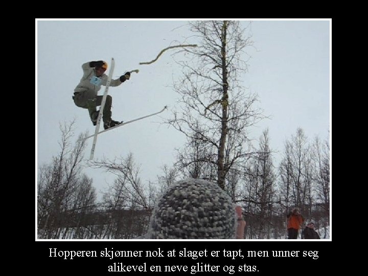 Hopperen skjønner nok at slaget er tapt, men unner seg alikevel en neve glitter