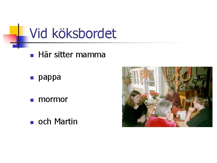 Vid köksbordet n Här sitter mamma n pappa n mormor n och Martin 