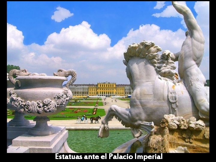 Estatuas ante el Palacio Imperial 