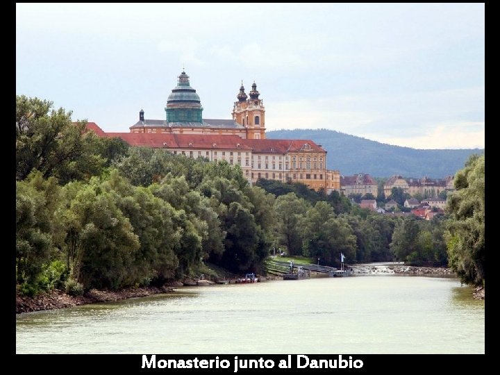 Monasterio junto al Danubio 