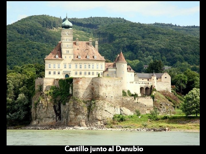 Castillo junto al Danubio 