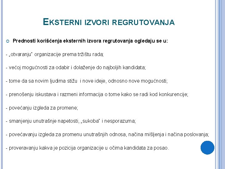 EKSTERNI IZVORI REGRUTOVANJA Prednosti korišćenja eksternih izvora regrutovanja ogledaju se u: - „otvaranju“ organizacije EKSTERNI IZVORI REGRUTOVANJA Prednosti korišćenja eksternih izvora regrutovanja ogledaju se u: - „otvaranju“ organizacije