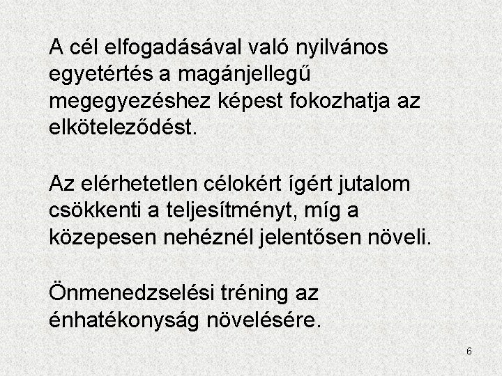 A cél elfogadásával való nyilvános egyetértés a magánjellegű megegyezéshez képest fokozhatja az elköteleződést. Az