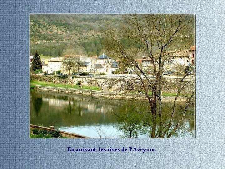 En arrivant, les rives de l’Aveyron. 