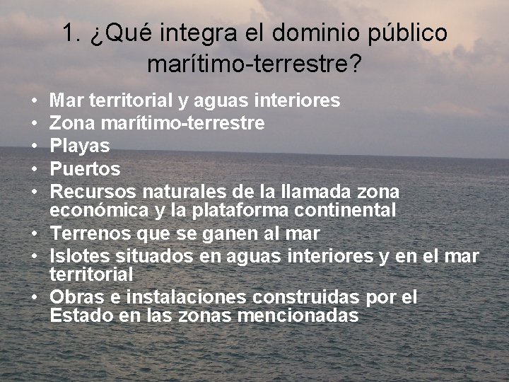 1. ¿Qué integra el dominio público marítimo-terrestre? • • • Mar territorial y aguas