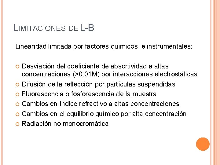 LIMITACIONES DE L-B Linearidad limitada por factores químicos e instrumentales: Desviación del coeficiente de