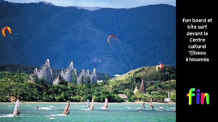 Fun board et kite surf devant le Centre culturel Tjibaou à Nouméa 