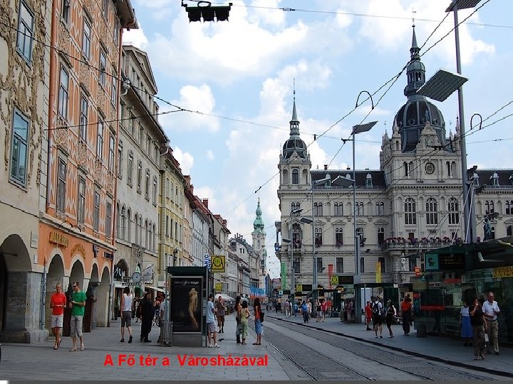 A Fő tér a Városházával 