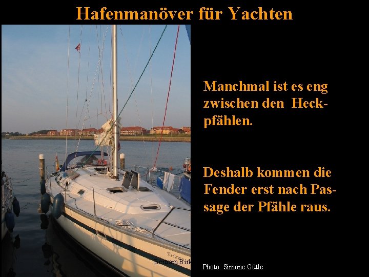 Hafenmanöver für Yachten Manchmal ist es eng zwischen den Heckpfählen. Deshalb kommen die Fender