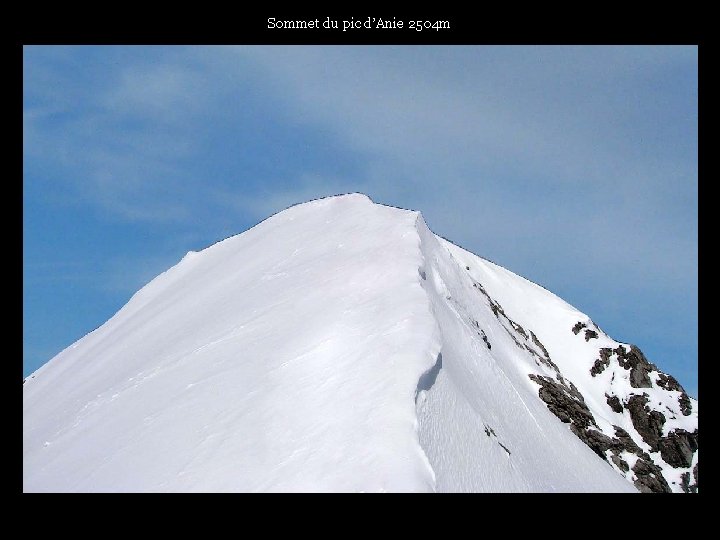 Sommet du pic d’Anie 2504 m . . 