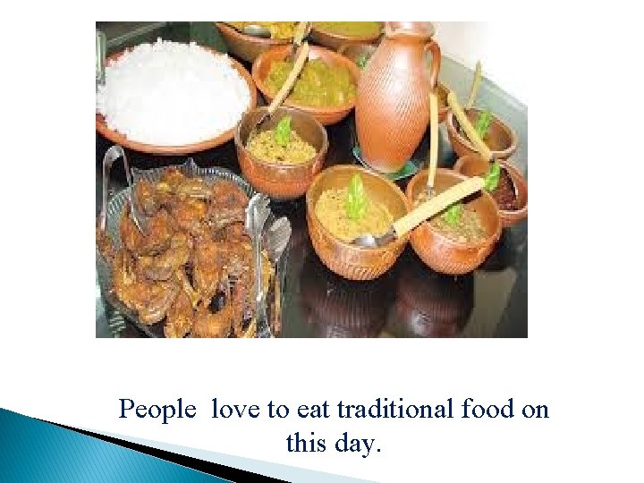 People love to eat traditional food on this day. 