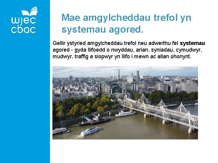 Mae amgylcheddau trefol yn systemau agored. Gellir ystyried amgylcheddau trefol neu adwerthu fel systemau